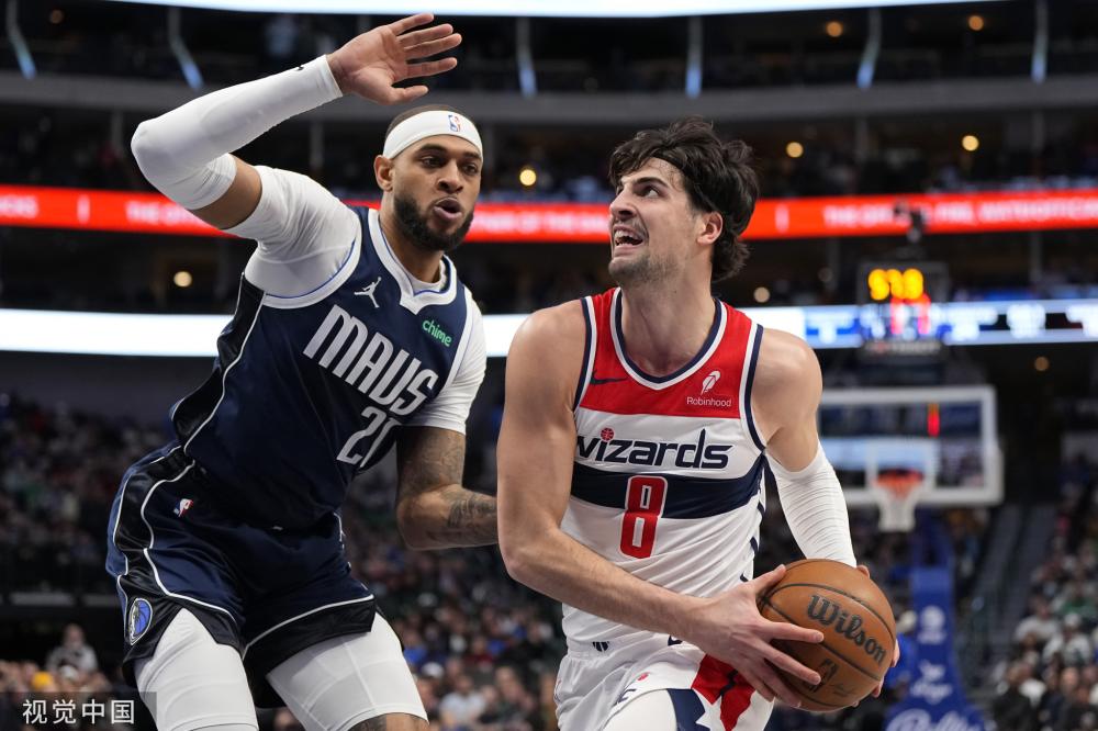 坐聚光灯中 坐聚光灯中